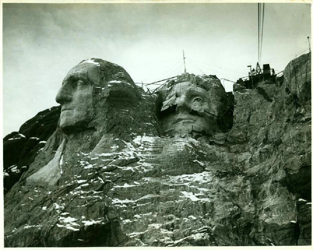 Mount-Rushmore/1024x768_Mount_Rushmore construction 16.jpg